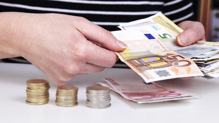 «Μπλόκο» σε χιλιάδες αιτήσεις για σύνταξη λόγω γραφειοκρατίας – Αλαλούμ με τα ένσημα και τη συμμετοχή στα ταμεία